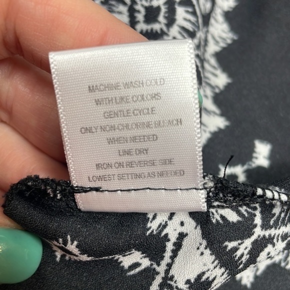 SOCIETY Girl black & white geometric print blouse. Tie details on sleeves. Small - Picture 12 of 12